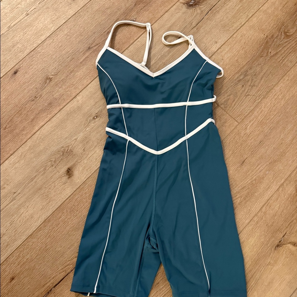 YLLW the label - Breathe short onesie in green - Picture 4 of 4
